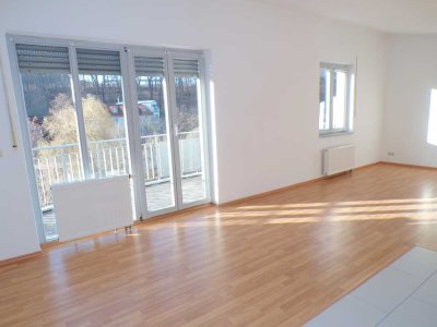 * mit Balkon * 1 Zimmer Wohnung im Zentrum von Werdau zu vermieten !