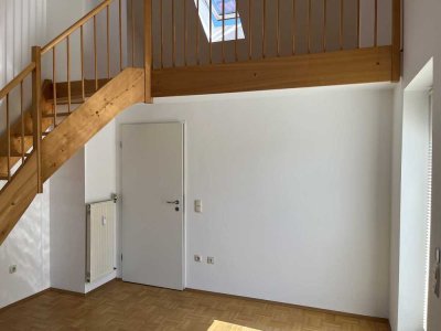 Stilvolle, gepflegte 1,5-Zimmer-Dachgeschosswohnung mit EBK und Balkon  in Gilching
