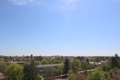 "Oben wohnen Sie am schönsten" Großzügige, helle,  2,5 -Zi. ( optional 3 Zi.) mit sonnigen Loggia.