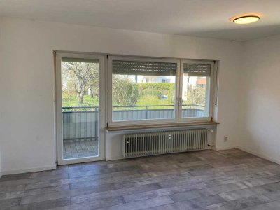 Modernisierte Wohnung mit drei Zimmern sowie Balkon und EBK in Lauda-Königshofen