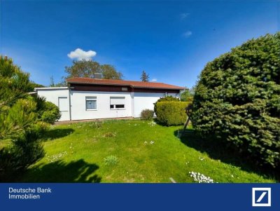 Charmanter kleiner Bungalow auf großzügigem Grundstück