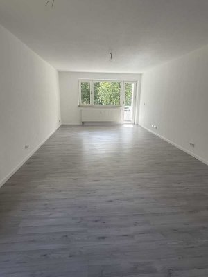 sanierte 3,5- Zimmer-Wohnung mit Balkon !