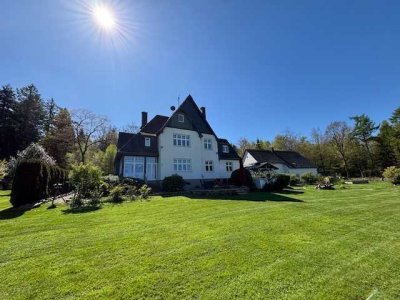 Privates Anwesen mit Weitblick – Villa, Park und Visionen auf 8.500 m²