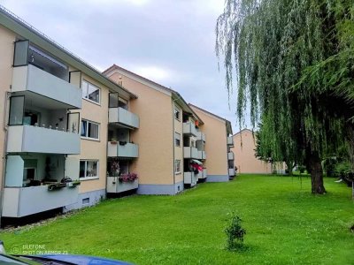 Provisionsfreie, gemütliche und gepflegte 3-Raum-Wohnung mit Balkon und EBK in Friedrichshafen.