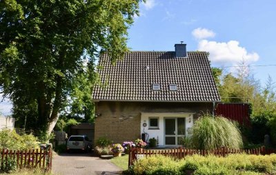Charmantes Einfamilienhaus mit Wintergarten und weitläufigem Garten in Moers