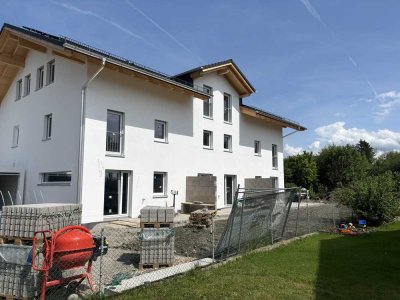 Modernes Neubau-Reihenhaus in Pfaffenhofen: Stadtnah wohnen am Rosenheimer Stadtrand