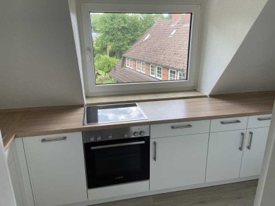 Vollständig renovierte 4-Raum-Wohnung mit Balkon und Einbauküche in Bendestorf