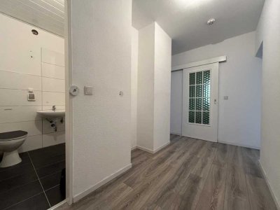 Frisch RENOVIERTE 2-ZKB Wohnung | Mit AUFZUG, BALKON u. KELLER | LU-Oggersheim | AB SOFORT!