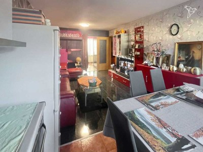 BARRIEREFREI � Charmante Dachgeschoss-Wohnung mit 2 Garagen und Einbauküche in Castrop-Rauxel!