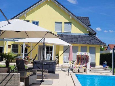 Exquisites Einfamilienhaus mit Pool und imposanten Garten in Türkheim – Luxuriöses Wohnen im maleris