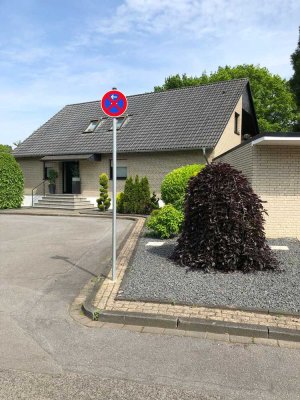 Gepflegtes Einfamilienhaus mit 2. Wohneinheit und separatem Eingang in Sackgassenendlage