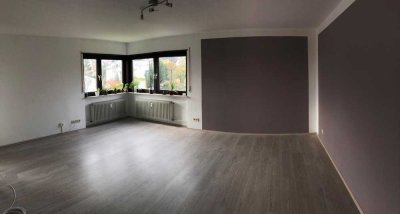 Schöne, helle - unvermietete - 3,5 Zimmerwohnung (87,5 qm) mit Südbalkon