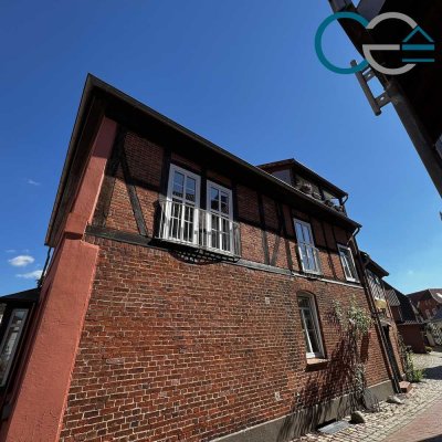 Gemütliche 3-Zimmer-Dachgeschosswohnung mit überdachtem Balkon!
