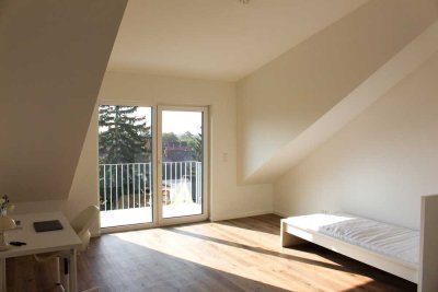 Neubau! Helle Dachgeschosswohnung - 2 Zimmer, möbliert, mit Blick über die Stadt