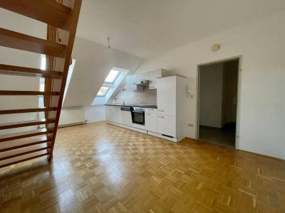 Anlegerwohnung! Exklusive 3-Zimmer-Dachgeschoss-Maisonette mit Schlossbergblick – Provisionsfrei &amp; top Lage!