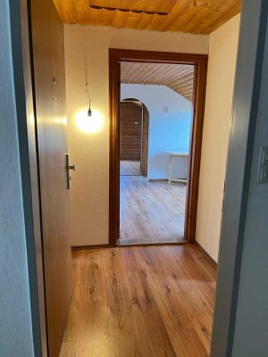 3-Zimmer Dachgeschosswohnung in Heiligenberg mit Stellplatz & Keller