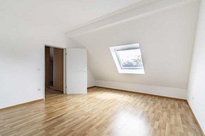Renoviert und frei! Helle 4-Zi.-Whg. mit Balkon in gefragter Lage - idealer Schnitt, WG-geeignet