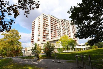 2 Zimmer mit Weitblick + + saniert + + Tiefgaragenstellpl. + + Aufzug + +