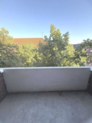 Schöne 2 Zi.-Whg. mit Vollbad, Wohnküche mit EBK und Balkon