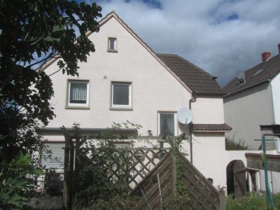 Familiendomizil im Landhausstil, Garten, Garage
