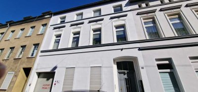 **Erdgeschoß mit großem Garten ** in ruhiger Anliegerstaße