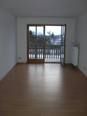 Helle 2-Zimmer-Wohnung mit Balkon (Westseite) im 2. OG in Zorneding