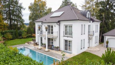 Exklusive Villa mit Edelstahlpool und parkähnlichem Grundstück – Wohnen auf höchstem Niveau!