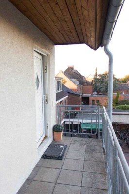 Schöne, geräumige zwei Zimmer Maisonette-Wohnung in Meerbusch (Lank-Latum)