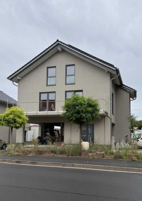 3-Zimmer Neubau Dachgeschosswohnung in KH-Ippesheim zu vermieten