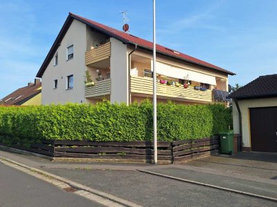 4-Zimmer-Wohnung mit Garage, Balkon, direkten Zugang zum Garten und großen Kellerraum
