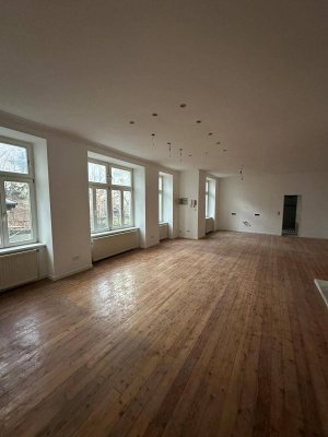 KÜNSTLERATELIER-HAUS mit besonderem Charme, absolute Ruhelage