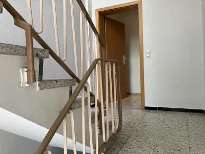 Helle 2- Zi.- DG- Wohnung mit schöner EBK