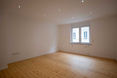 Erstbezug nach Kernsanierung mit Terrasse: Ansprechende 2,5-Zimmer-Wohnung im Unionviertel
