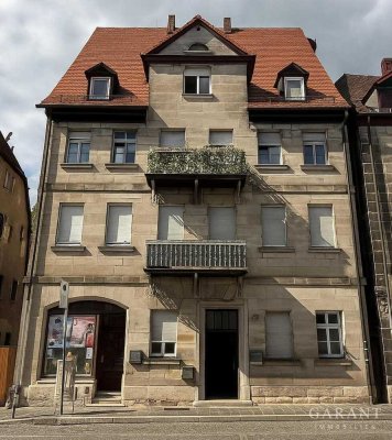 Attraktives Mehrfamilienhaus mit Gewerbeeinheit im Herzen Hersbrucks, Einzeldenkmal mit Potenzial