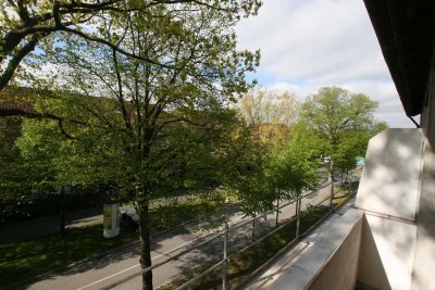 ***Dachgeschosswohnung mit Balkon*** in zentraler gefragter Wohnlage (RÖMBKE IMMOBILIEN KG)