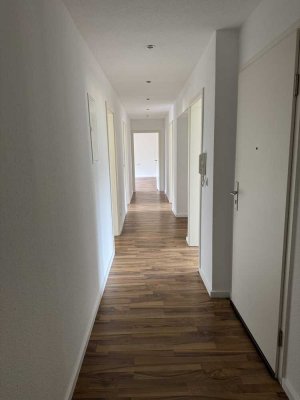 Familientraum mit Stil: Neu renovierte 5-Zimmer Wohnung Top-Lage mit großer Terrasse & morderne EBK