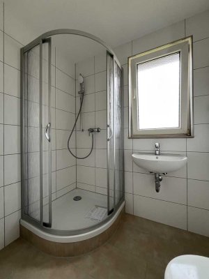Erstbezug nach Sanierung - kleine 3-RW im 1. OG mit Duschbad