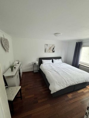 Stilvolle, modernisierte 2-Raum-Erdgeschosswohnung mit Einbauküche in Königswinter