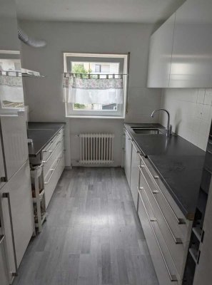 Helle 3,5-Zimmer-Wohnung mit Miele-Küche & Klimaanlage in bester Lage 80m2