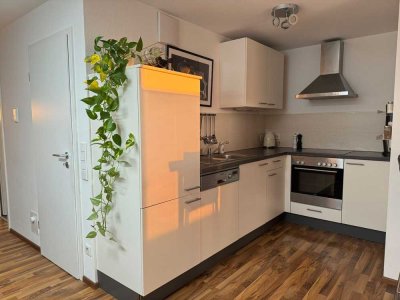 Helle 2-Zimmer-Wohnung mit großem Balkon und Top-Anbindung