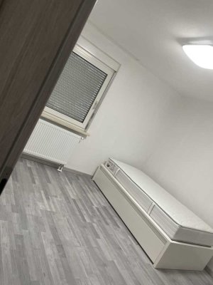 WG Zimmer in 3er WG, vollst. renoviert mit EBK und Balkon