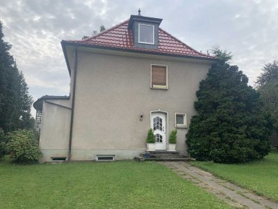 Neunkirchen-Seelscheid - Zweifamilienhaus mit Ausbaupotenzial & weiterer Bebauungsmöglichkeit