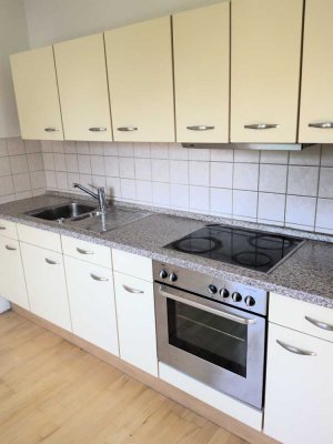 S-Heumaden, 2-Zi.-Wohnung, 1. Stock, großer Balkon, EBK ohne Kühlschrank, frei ab 1.7.