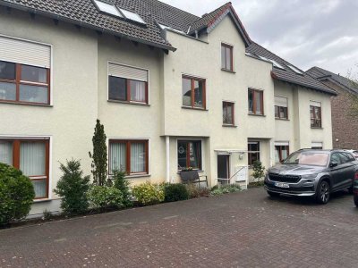 Stilvolle, modernisierte 3,5-Raum-Erdgeschosswohnung mit geh. Innenausstattung, Garten und EBK