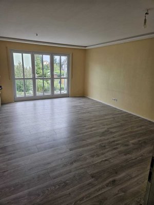 Erstbezug nach Sanierung mit Balkon und EBK: Schöne 3-Zimmer-Wohnung in Schwandorf