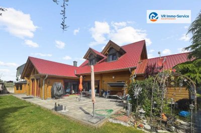 Wohnen im Einklang mit der Natur – Massivholzhaus mit Gartenidylle