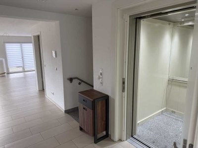 Klimatisierte Penthouse mit 135 m²+Balkon in Idstein Aufzug von der Tiefgarage direkt ins Wohnzimmer