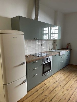 Schöne Altbauwohnung mit Garten und Stellplatz im Zentrum von Flingern