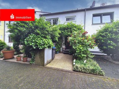 Charmantes Reihenhaus mit schönem Garten, Loggia und Garage in Neu-Isenburg