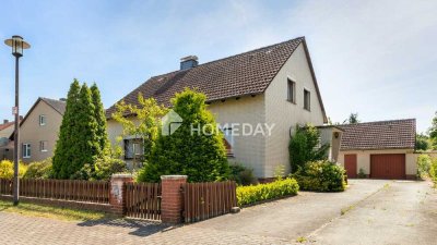 Solides Einfamilienhaus mit sechs Zimmern, Keller und großzügigem Grundstück